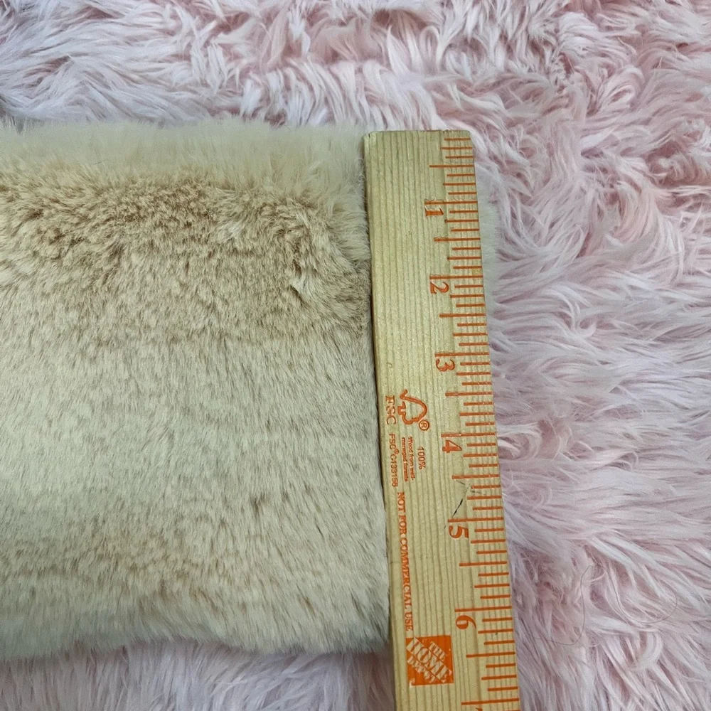 Fadivo Boutique NWT Cream Faux Fur Wristlet‎ Wallet Clutch Removable Wrist Strap